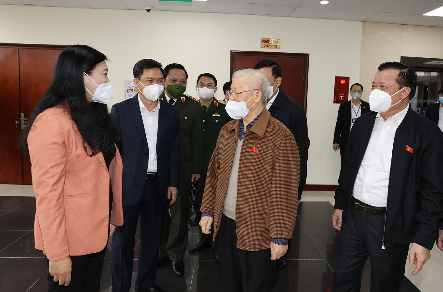 Le secrétaire général Nguyên Phu Trong rencontre l’électorat de Hanoi